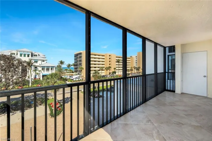 Side balcony