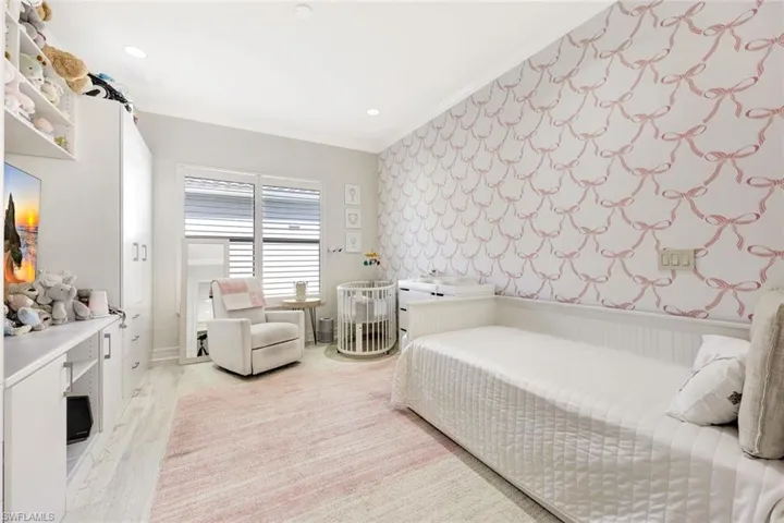 bEDROOM/DEN