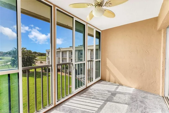 Acrylic Sliders in Lanai