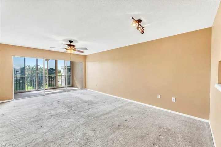 Living Room to Lanai