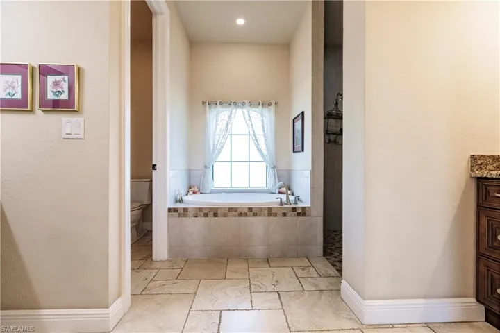 Owner's EnSuite with Separate Jacuzzi Tub & Shower!