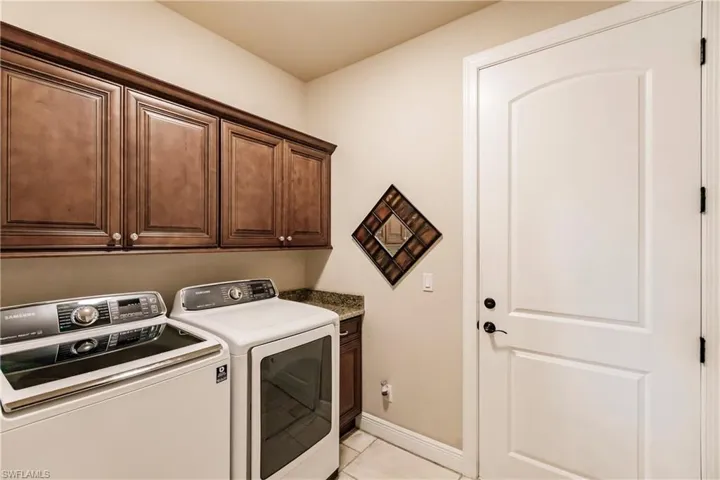 Top of the Line Samsung Washer & Dryer in Laundry Room!