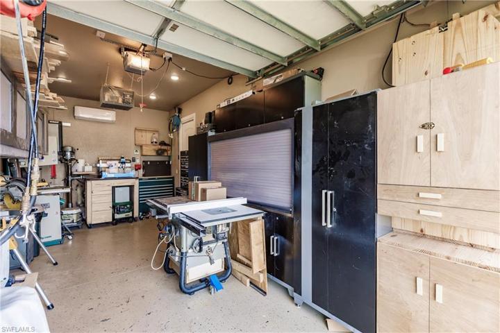Air-Conditioned Workshop Area with Motorized Work Bench!