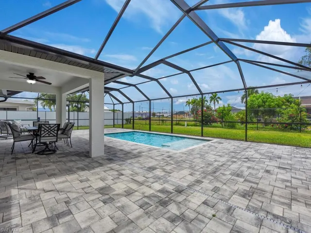 Huge Enclosed Rear Lanai