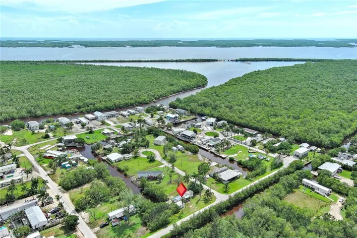 105 Cardinal Ct, Other, Florida 34141