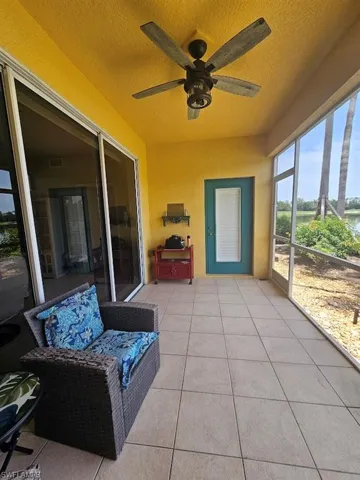 Sunroom / solarium featuring a ceiling fan