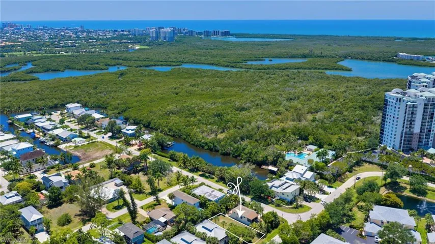 718  Pan Am  AVE, Naples, FL 34110