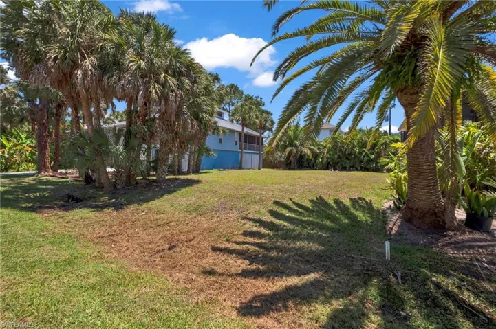 718  Pan Am  AVE, Naples, FL 34110