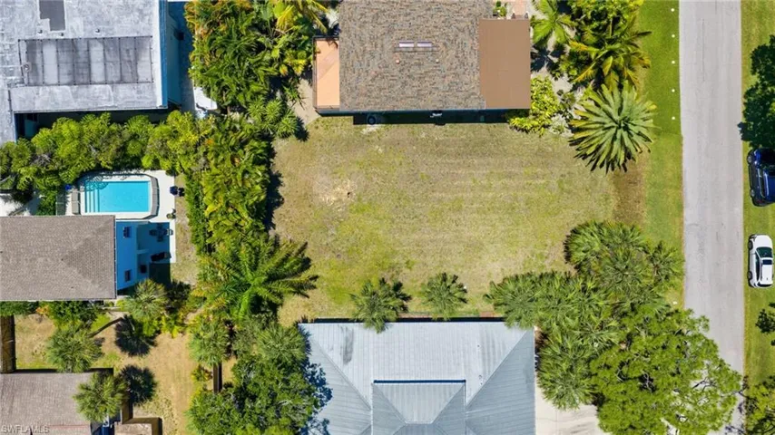 718  Pan Am  AVE, Naples, FL 34110