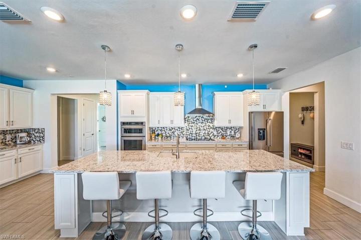 Kitchen with Bar Pkg