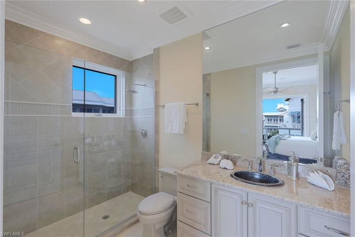 Guest bedroom #2 ensuite bathroom.