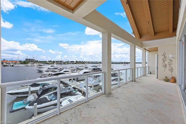Beautiful grand views East and South Naples Bay!