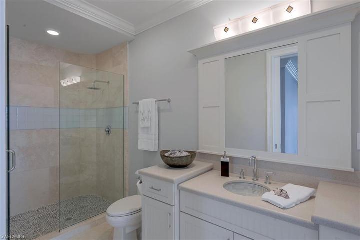 Guest bedroom #1 ensuite bathroom.