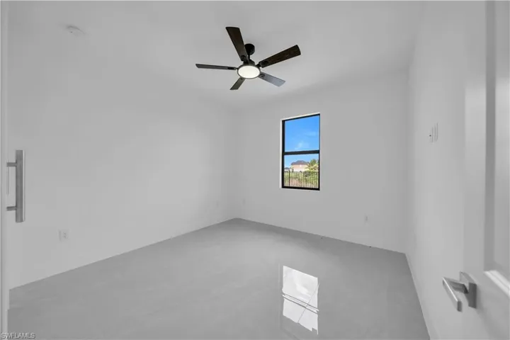 Unfurnished room featuring ceiling fan and concrete floors