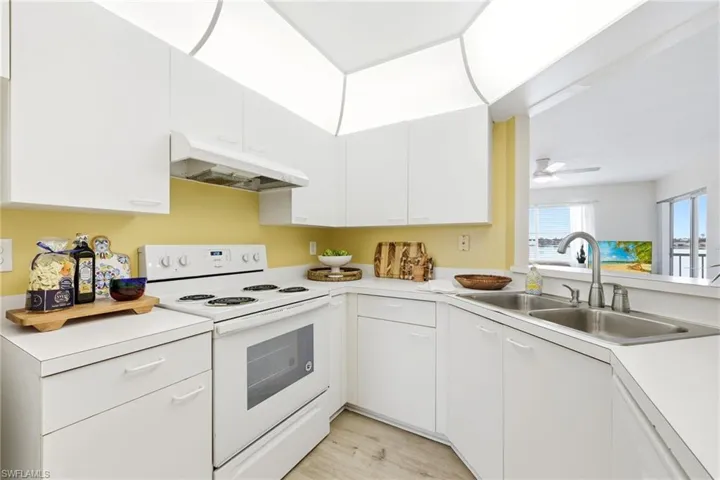 2875  Citrus Lake  DR, Naples, FL 34109