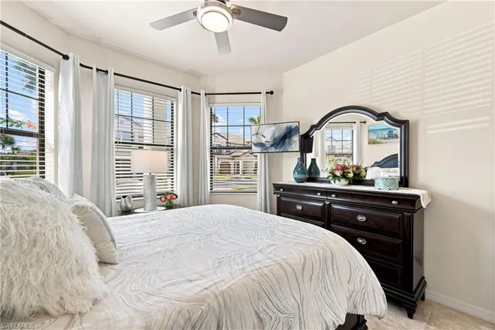 15145 Palmer Lake Cir 103, Naples, Florida 34109