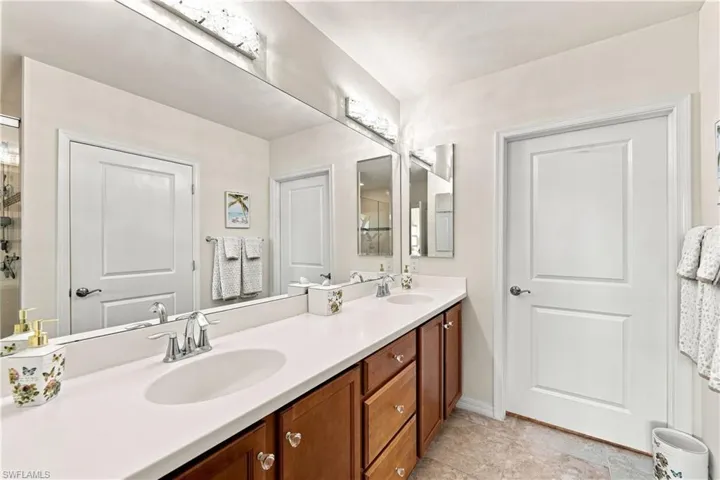 15145 Palmer Lake Cir 103, Naples, Florida 34109