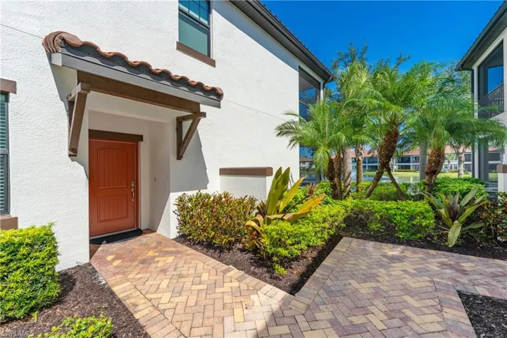15145 Palmer Lake Cir 103, Naples, Florida 34109