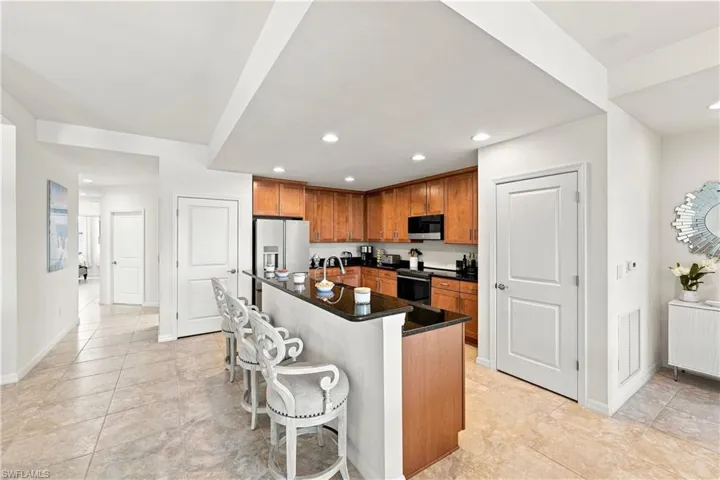 15145 Palmer Lake Cir 103, Naples, Florida 34109
