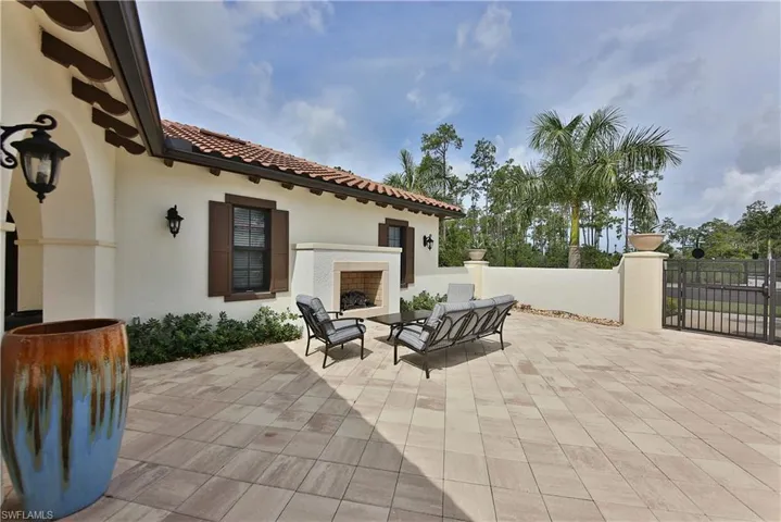 15145 Palmer Lake Cir 103, Naples, Florida 34109