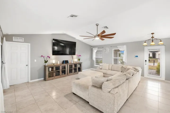 101 Nw 25th Ter, Cape Coral, Florida 33993