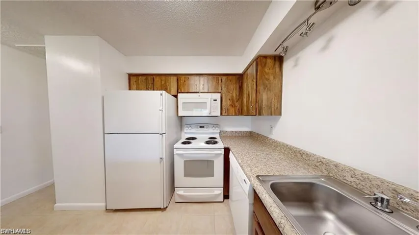 2303 Ne 6th St 3, Cape Coral, Florida 33909