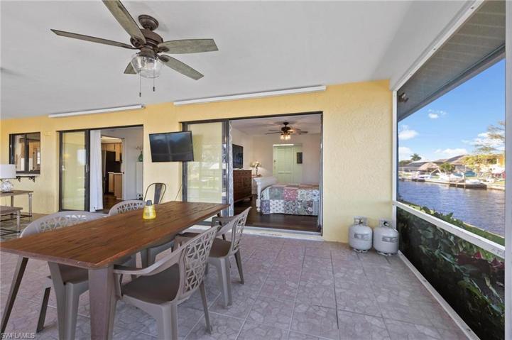 3 pocket sliding doors!