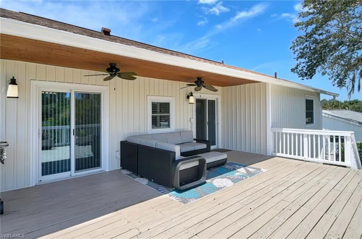 Upstairs-spacious deck