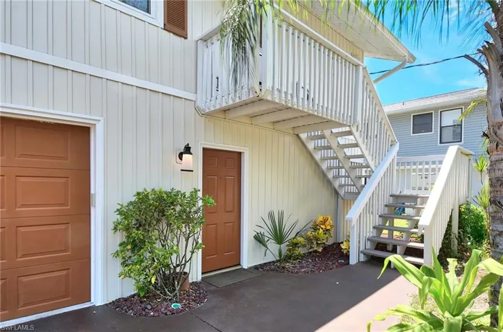 First floor separate entry to efficiency