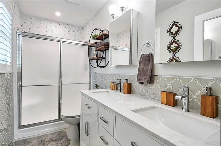 Master Bath-upstairs