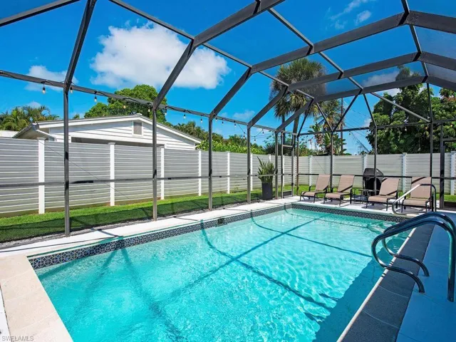 1195  14th N AVE, Naples, FL 34102