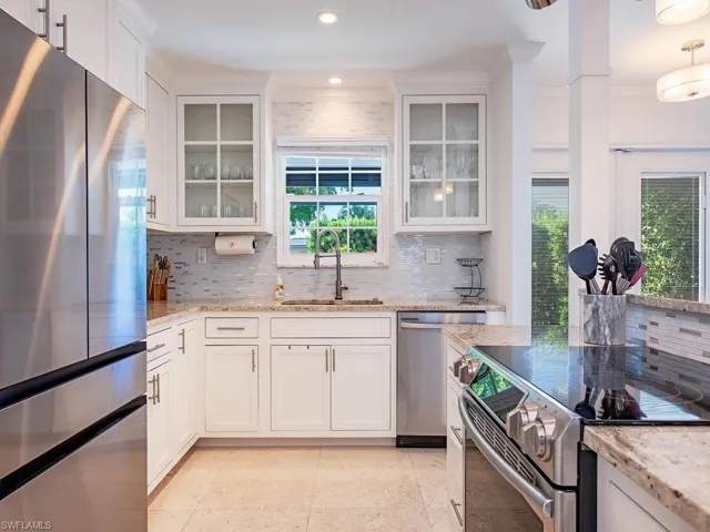 1195  14th N AVE, Naples, FL 34102