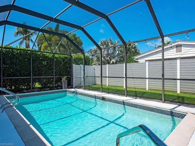1195  14th N AVE, Naples, FL 34102