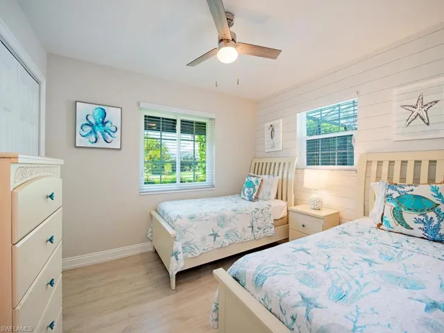 1195  14th N AVE, Naples, FL 34102