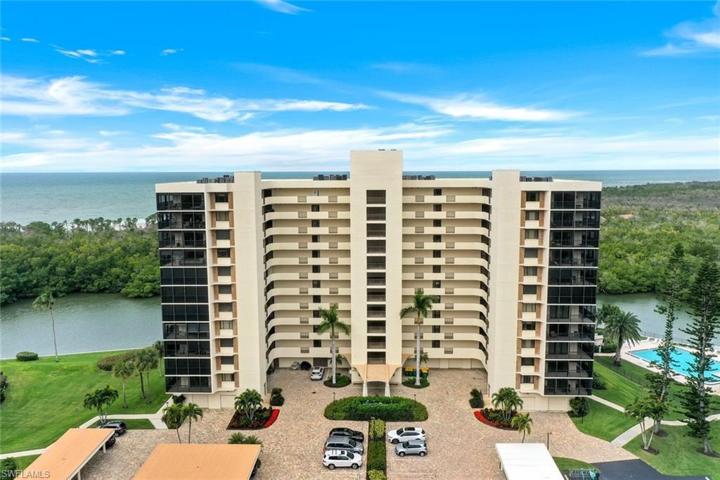 Welcome to your Naples retreat!
