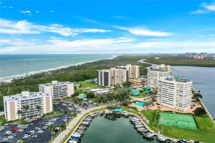 Boater's delight! Ask about the marina and available boat slips.