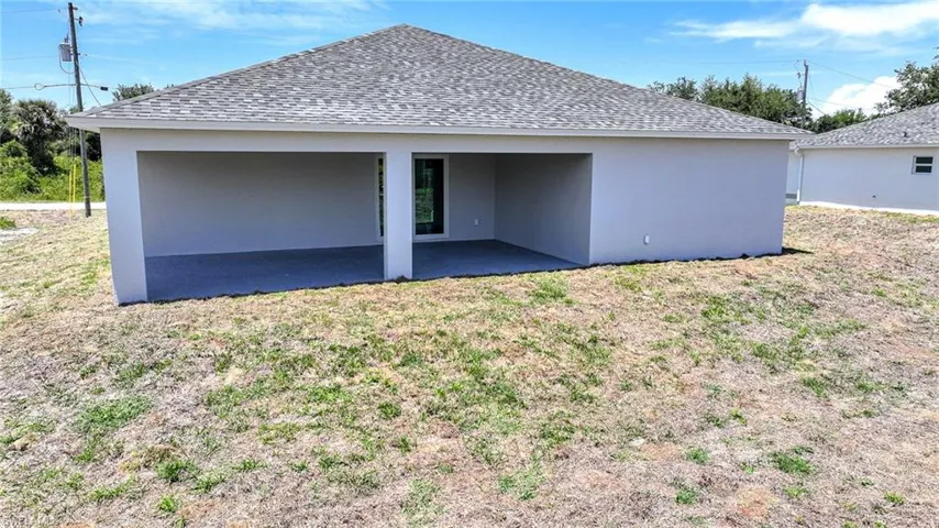Huge Back Covered Lanai Great For Entertaining And BBQ Cookouts!