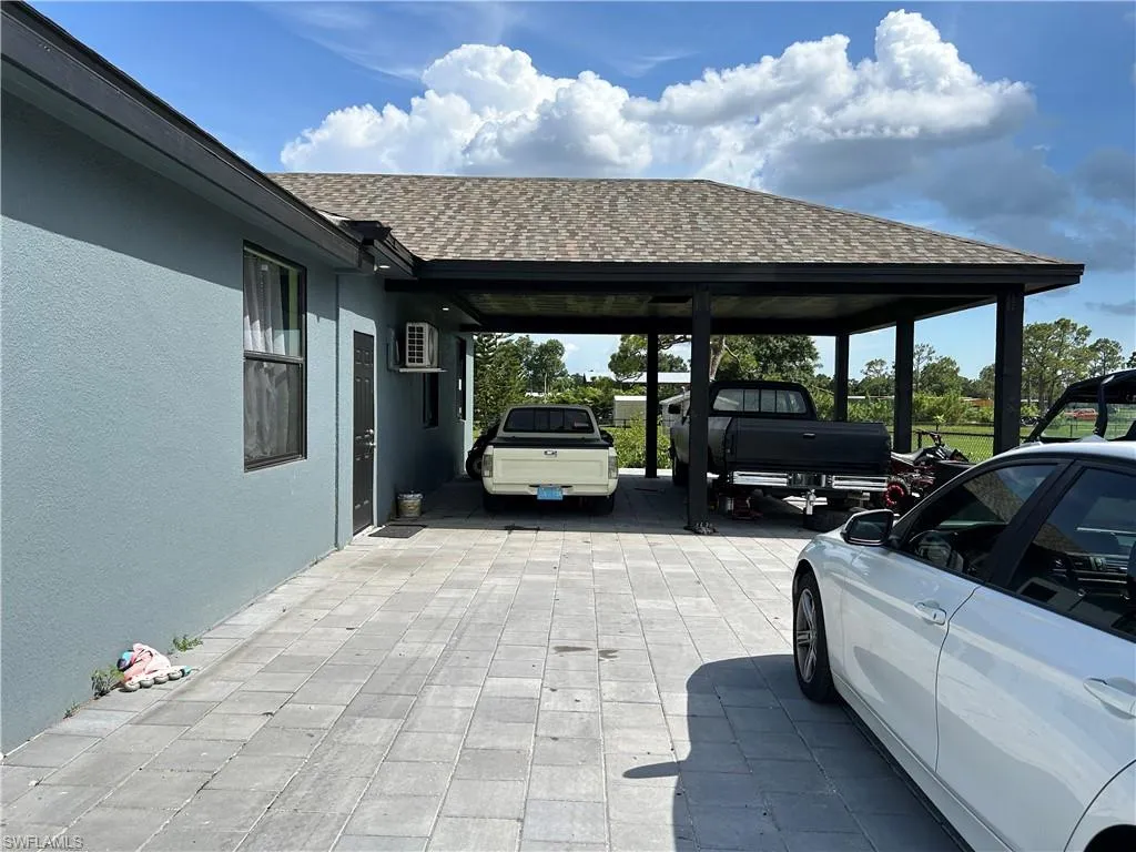 19781 Woodbridge LN, North Fort Myers, FL 33917,2025000223