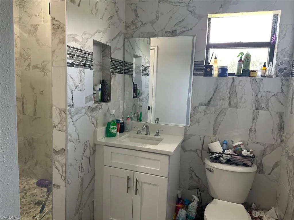 19781 Woodbridge LN, North Fort Myers, FL 33917,2025000223