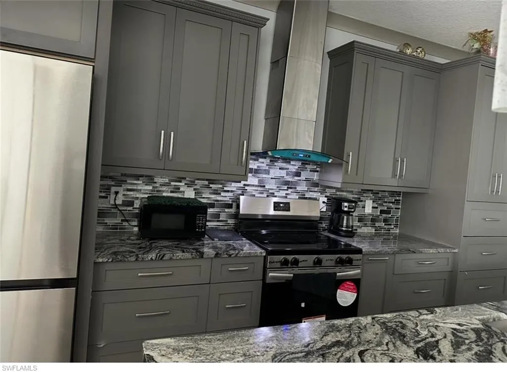 19781 Woodbridge LN, North Fort Myers, FL 33917,2025000223
