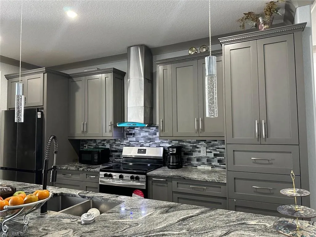 19781 Woodbridge LN, North Fort Myers, FL 33917,2025000223