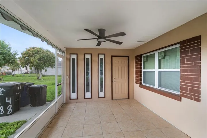 Sunroom / solarium with ceiling fan
