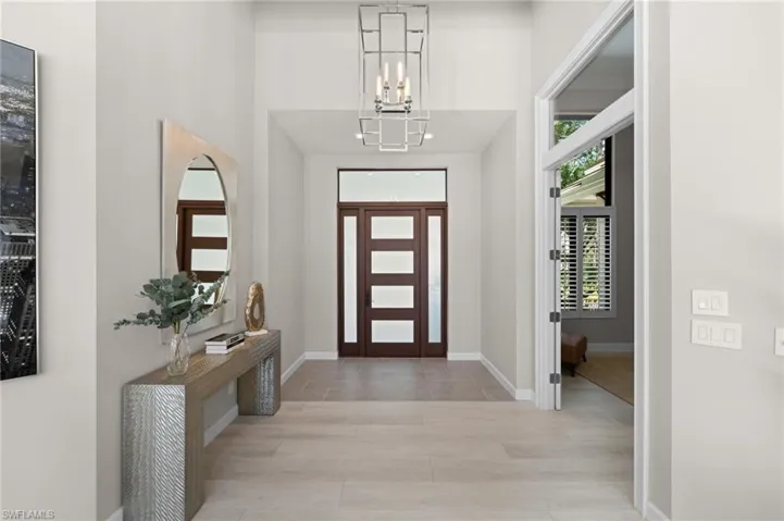 Foyer entrance featuring a notable chandelier
