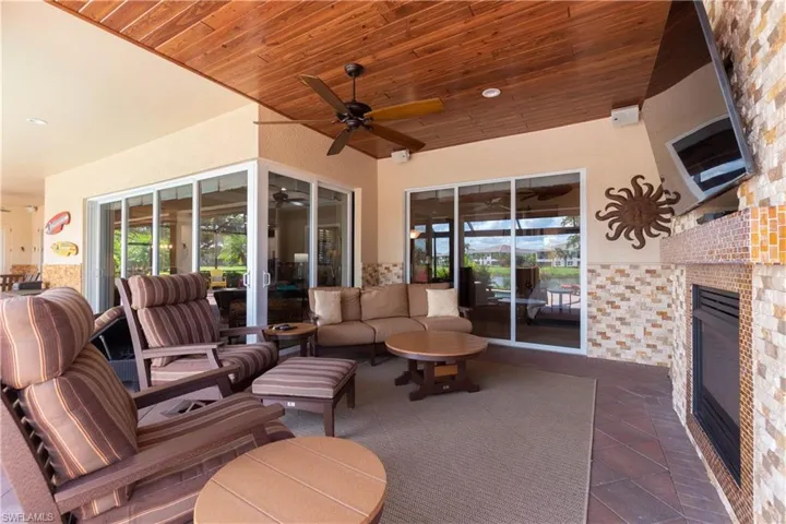 Outdoor fireplace