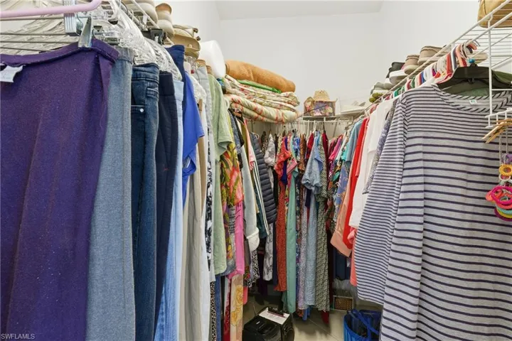 Master Bedroom Walk In Closet