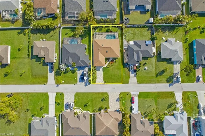 Super handy Location + attractive well kept Neighborhood