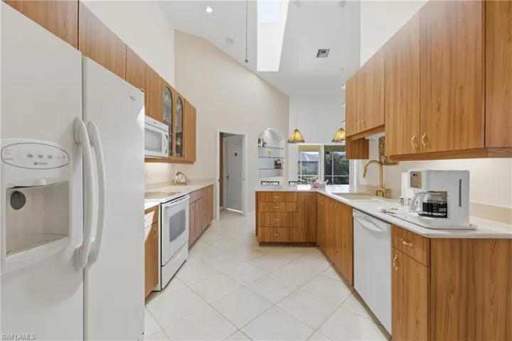 Plenty of room for a couple of Foodies to work