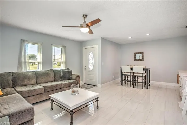 1817 Sw 40th St, Cape Coral, Florida 33914