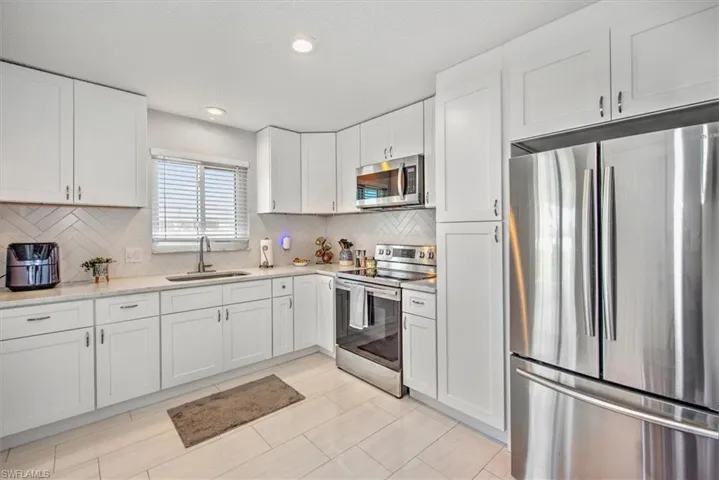 1817 Sw 40th St, Cape Coral, Florida 33914