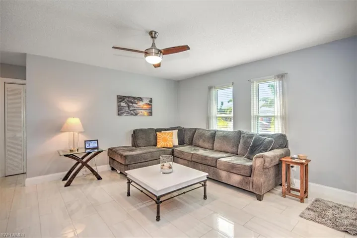 1817 Sw 40th St, Cape Coral, Florida 33914